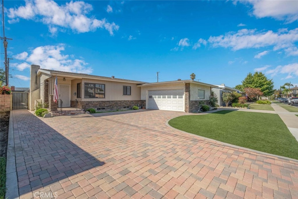 5732 E Oakbrook Street