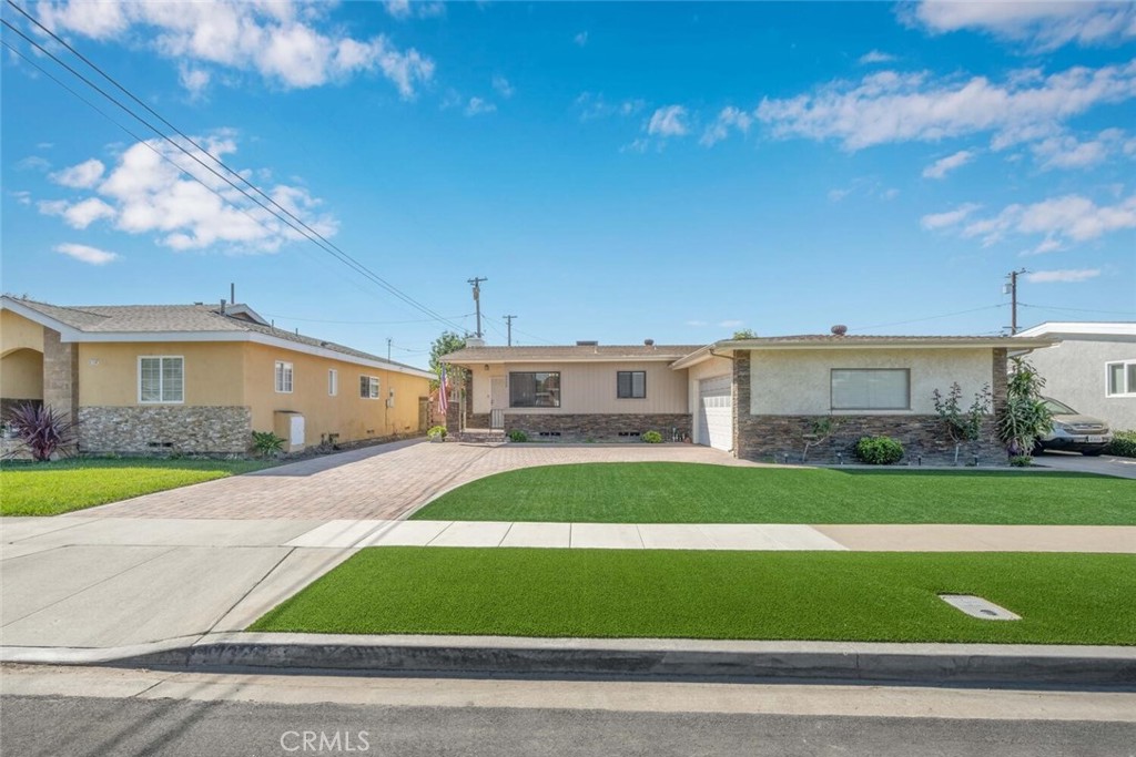 5732 E Oakbrook Street