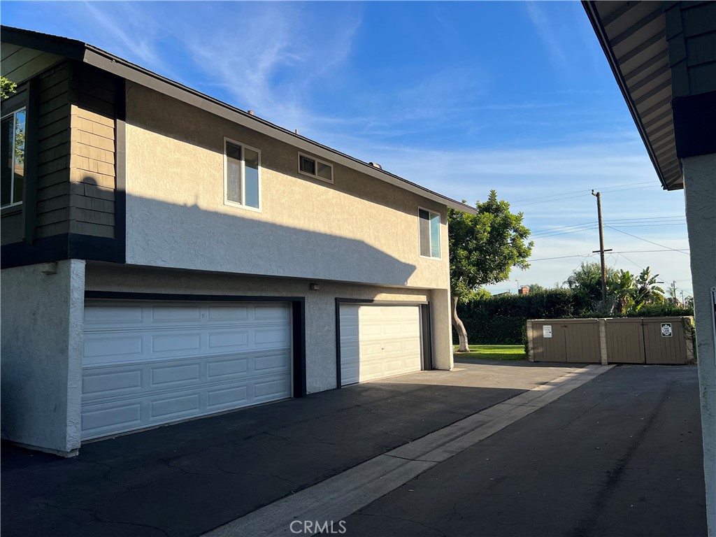 546 W Dunton Avenue 27