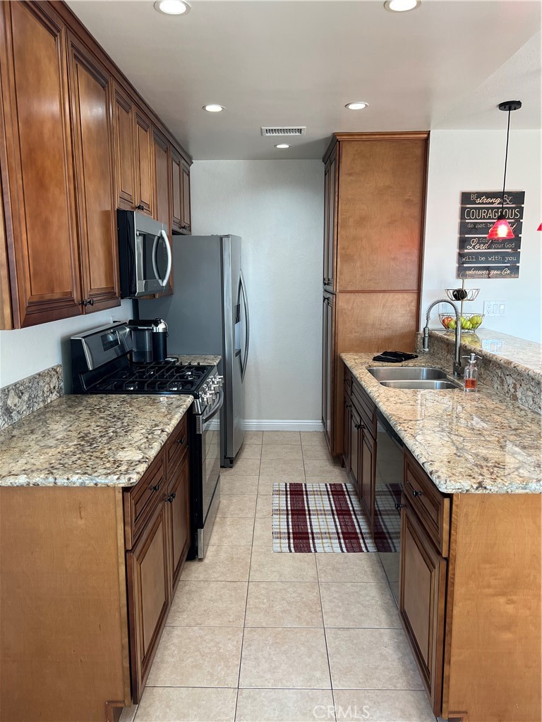 546 W Dunton Avenue 27