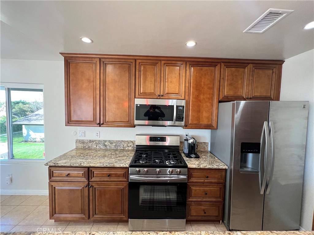 546 W Dunton Avenue 27