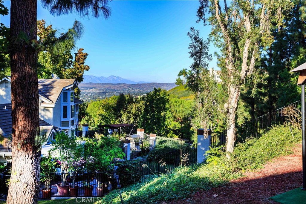 4861 E Fairfield Street