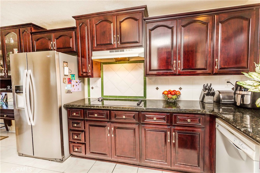 4861 E Fairfield Street