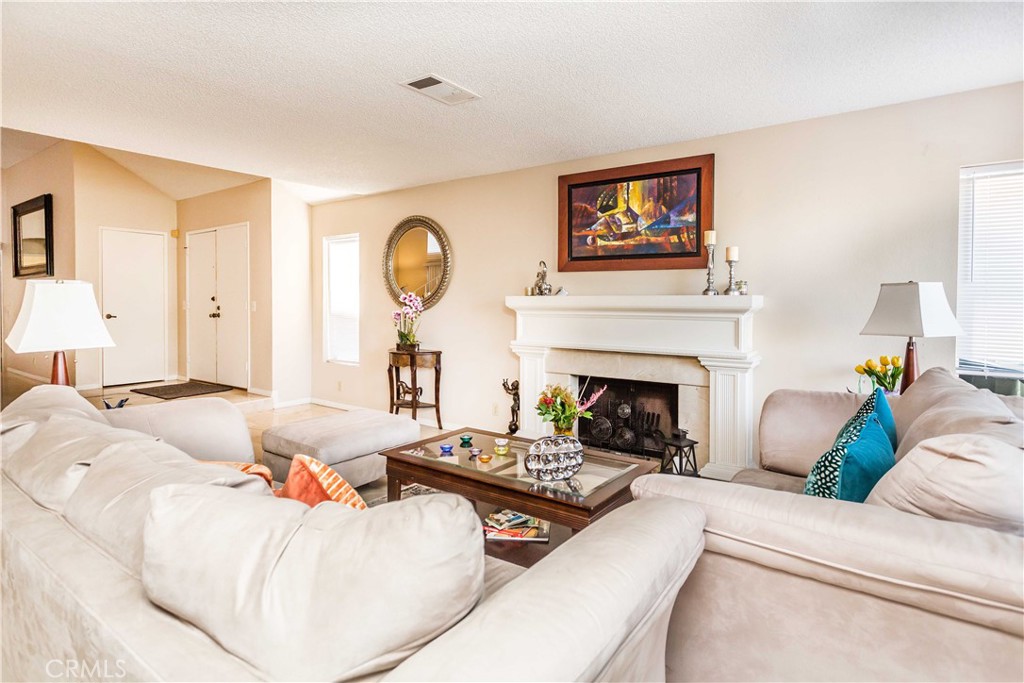 4861 E Fairfield Street