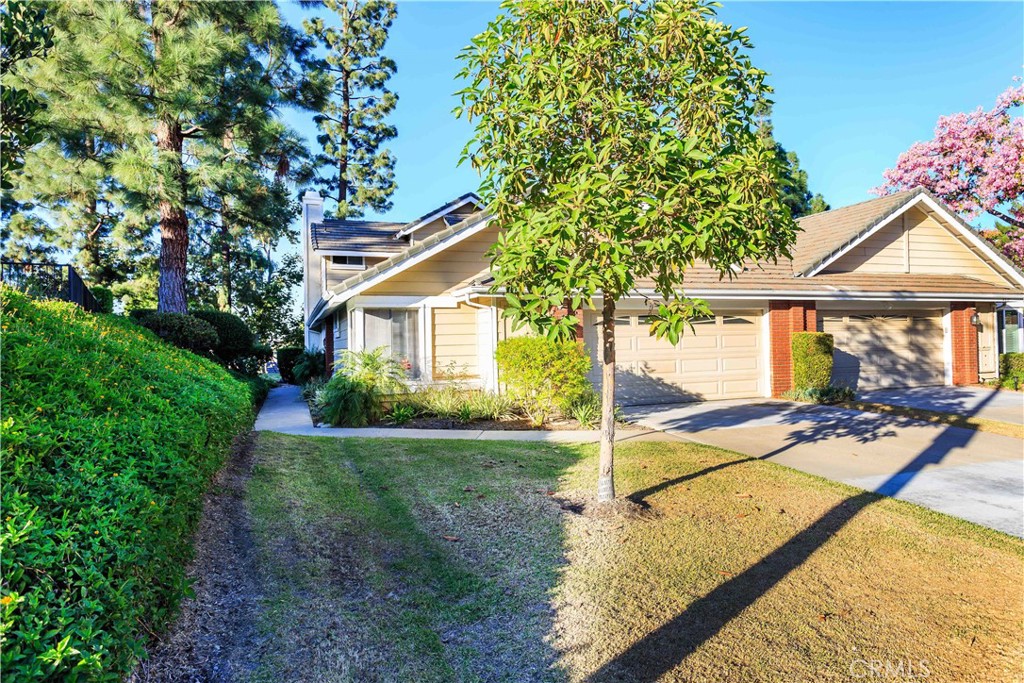 4861 E Fairfield Street