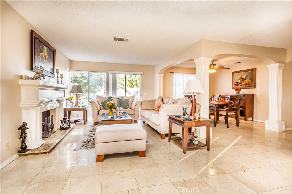 4861 E Fairfield Street