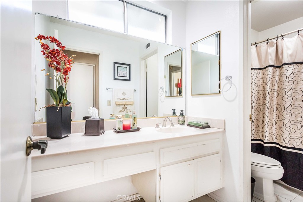 4861 E Fairfield Street