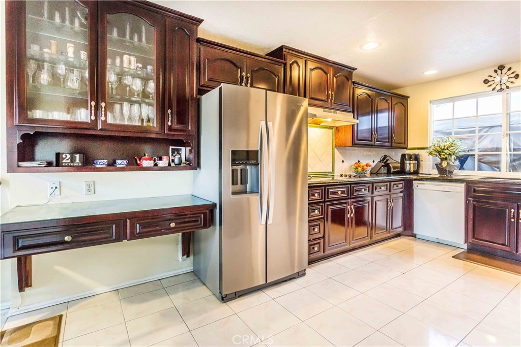 4861 E Fairfield Street