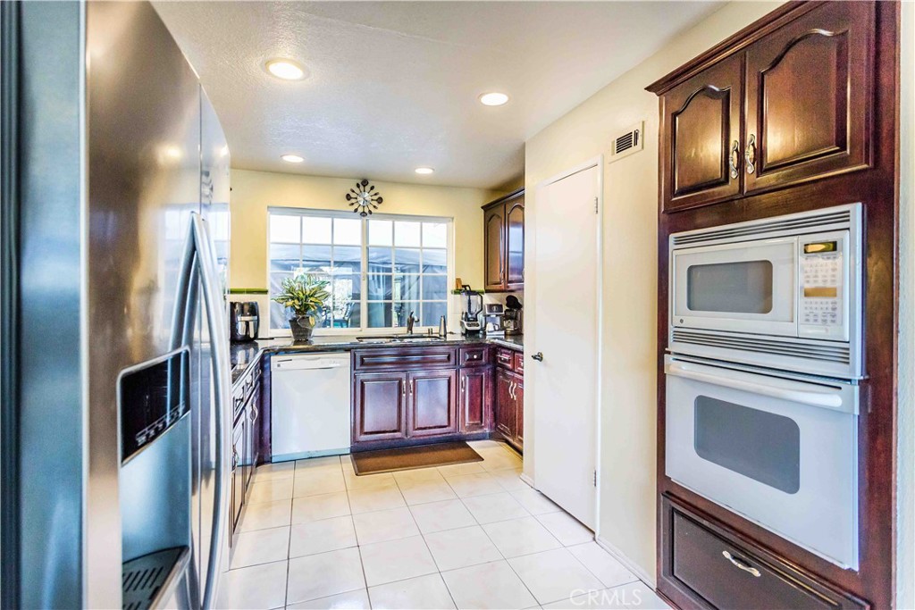 4861 E Fairfield Street