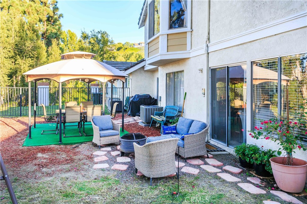 4861 E Fairfield Street