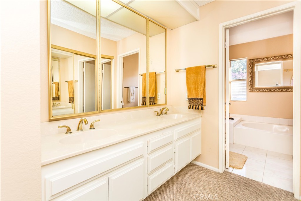 4861 E Fairfield Street