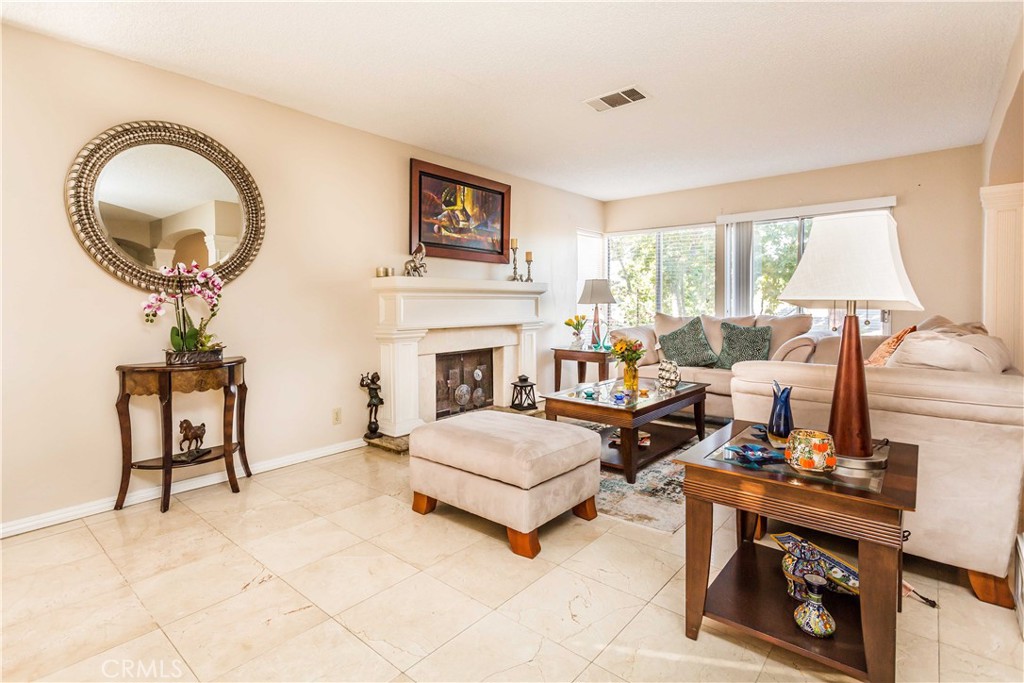 4861 E Fairfield Street