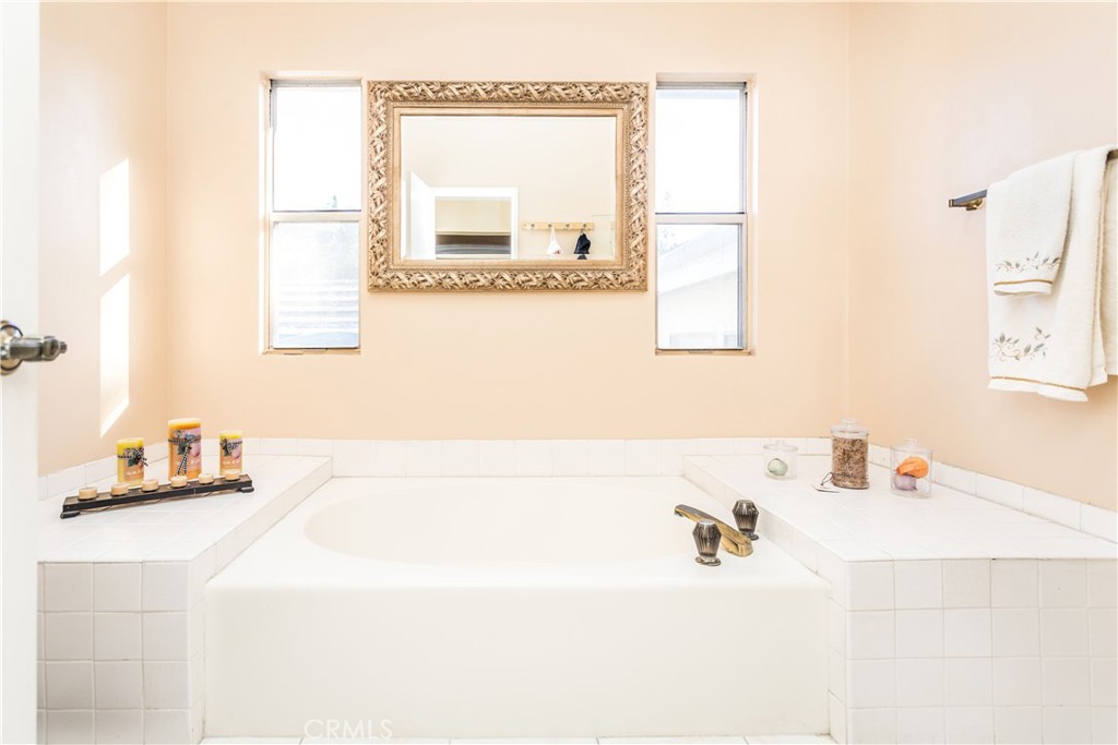 4861 E Fairfield Street