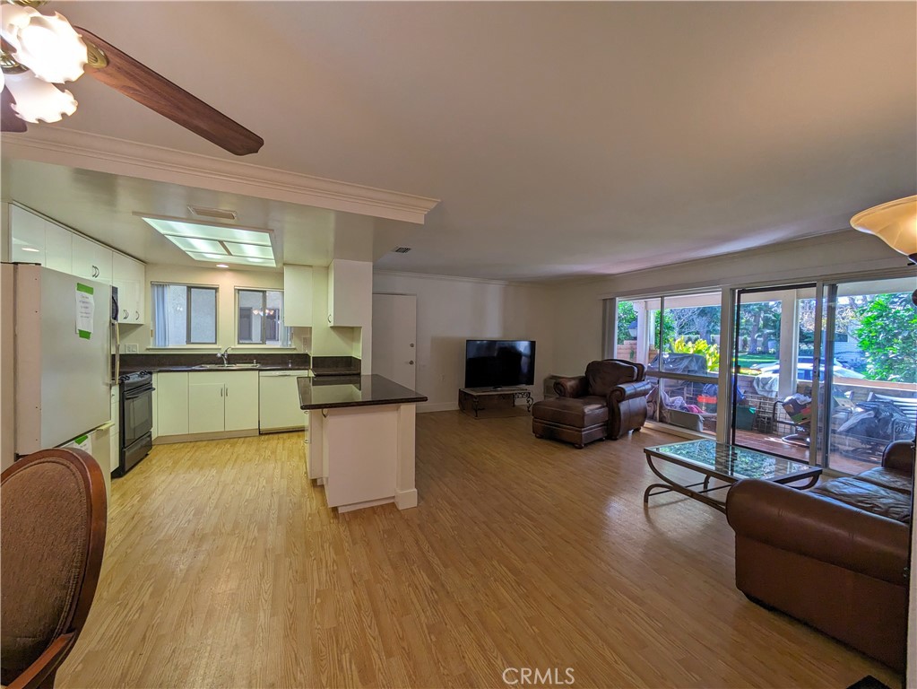 952 Avenida Carmel Q