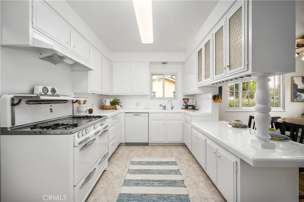 4203 N Greenbrier Road