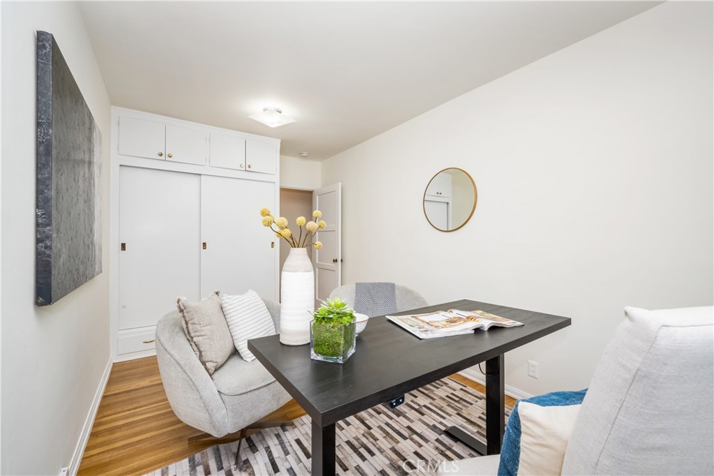 4203 N Greenbrier Road