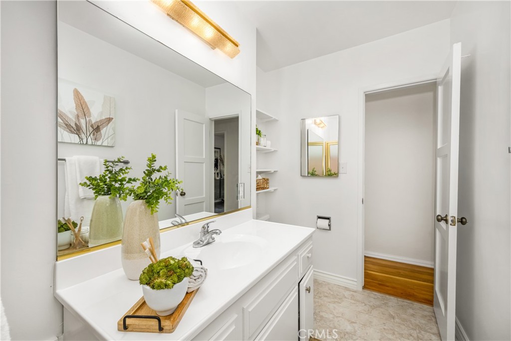 4203 N Greenbrier Road