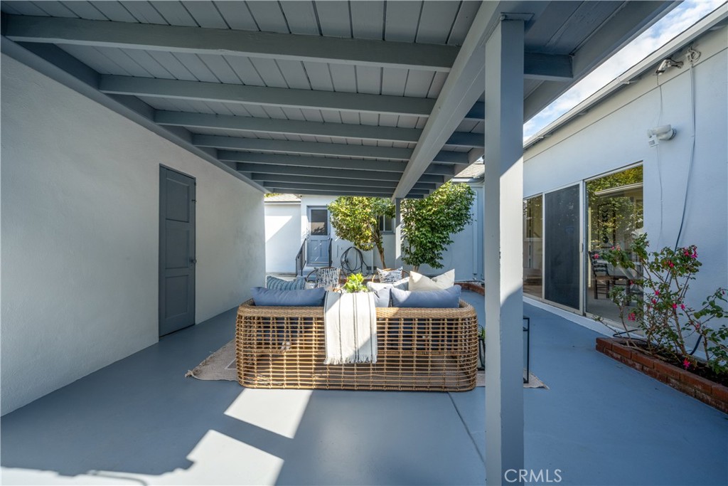 4203 N Greenbrier Road