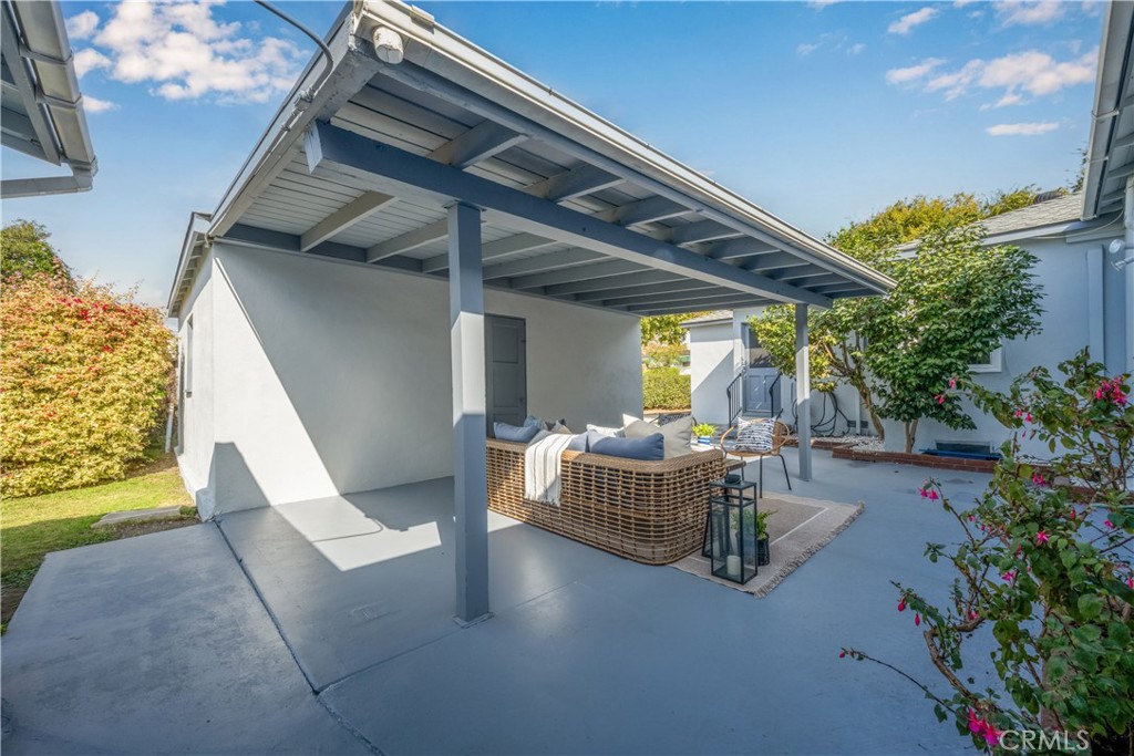 4203 N Greenbrier Road