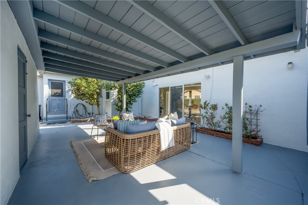 4203 N Greenbrier Road