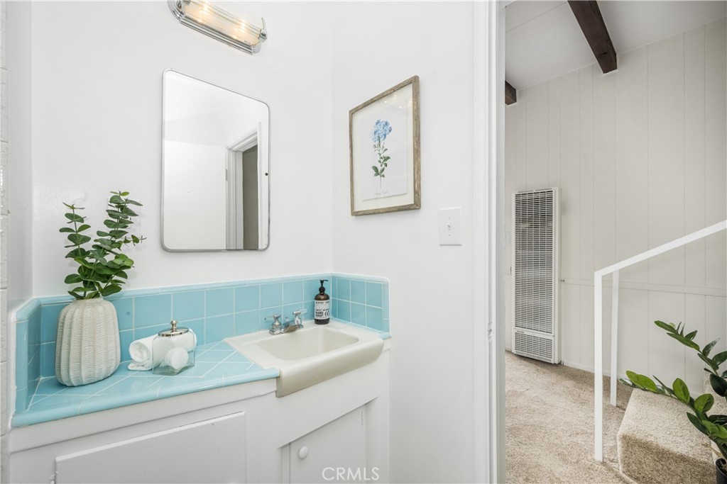 4203 N Greenbrier Road