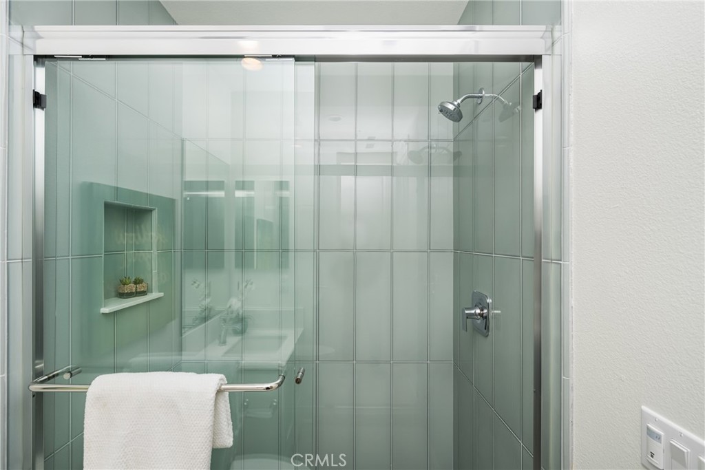 1229 E Providence Loop