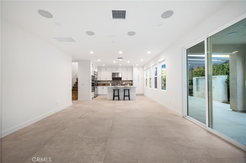 1229 E Providence Loop