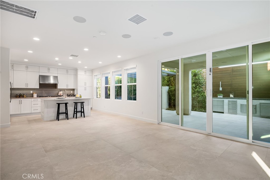 1229 E Providence Loop