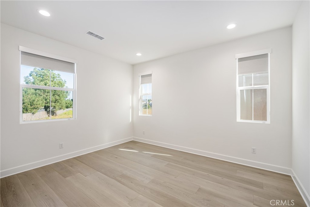 1229 E Providence Loop