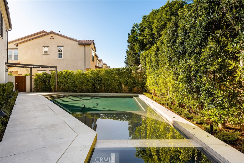 1229 E Providence Loop