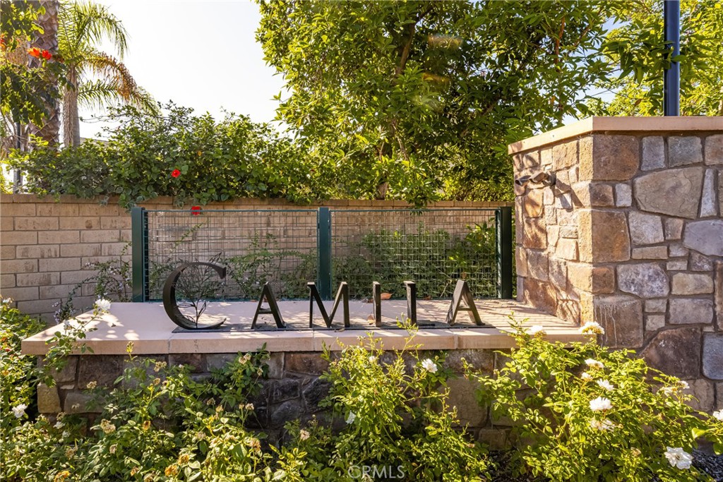 1229 E Providence Loop