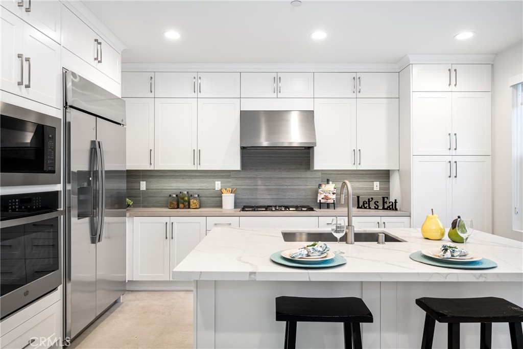 1229 E Providence Loop