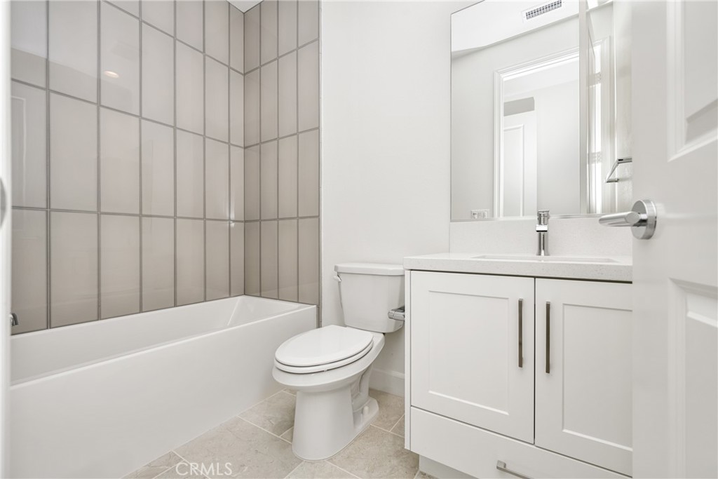 1229 E Providence Loop