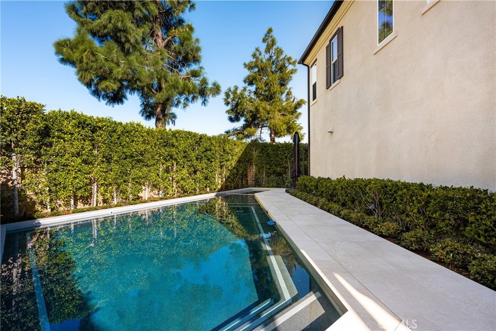 1229 E Providence Loop