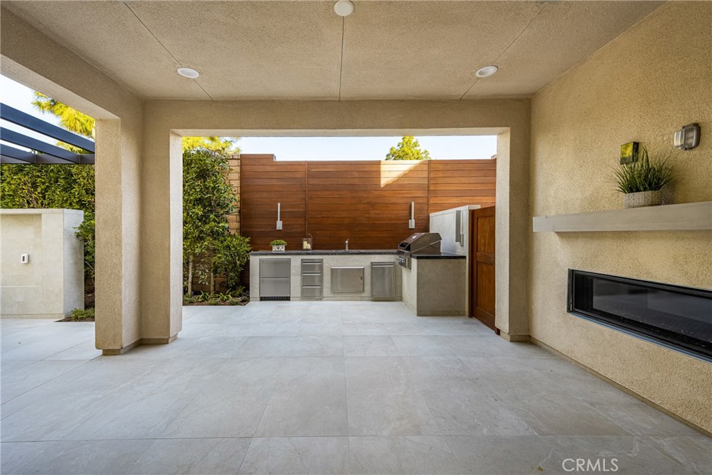 1229 E Providence Loop