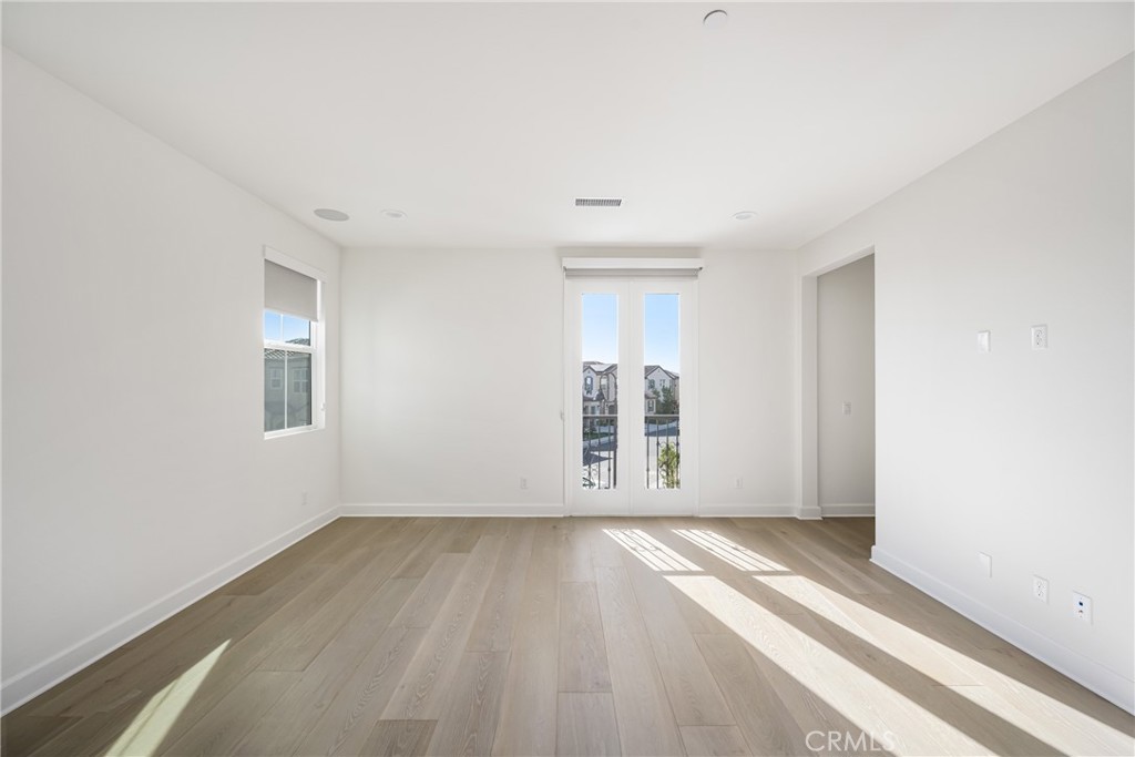 1229 E Providence Loop