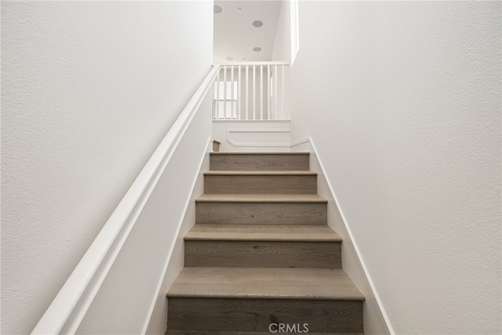 1229 E Providence Loop