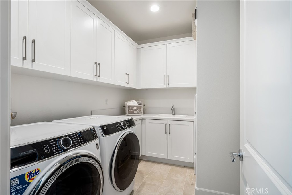 1229 E Providence Loop