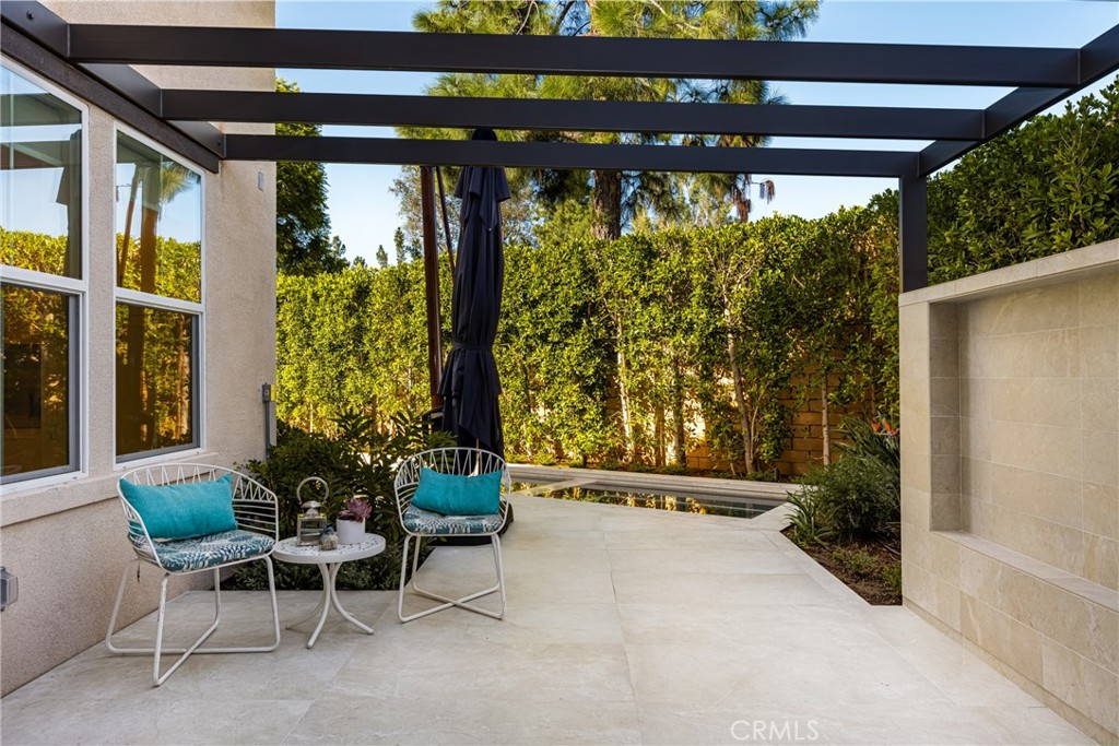 1229 E Providence Loop