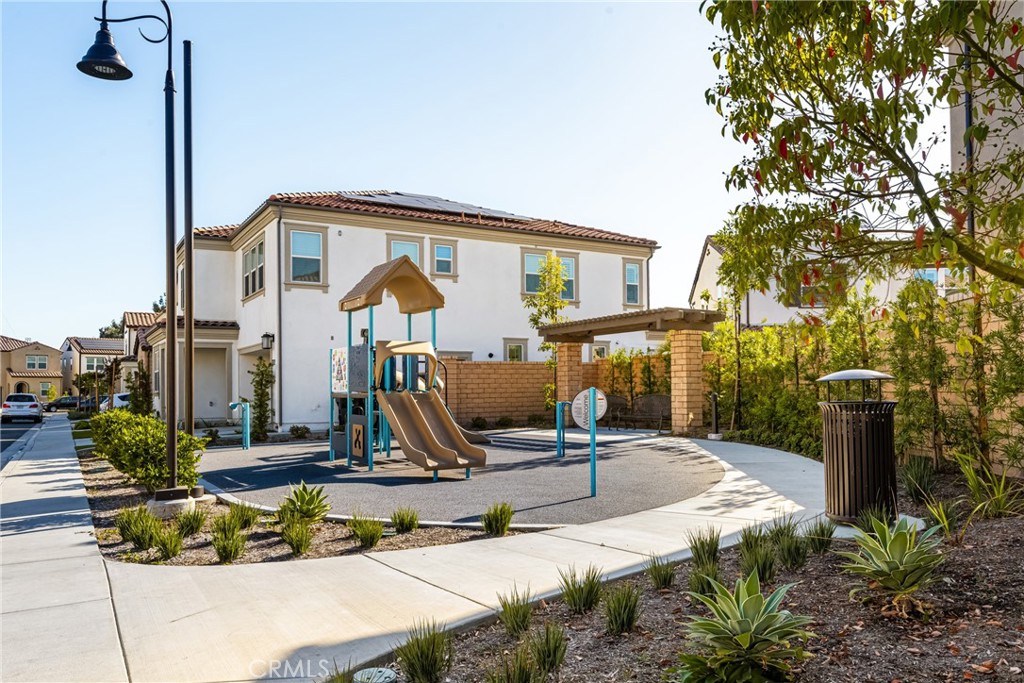 1229 E Providence Loop