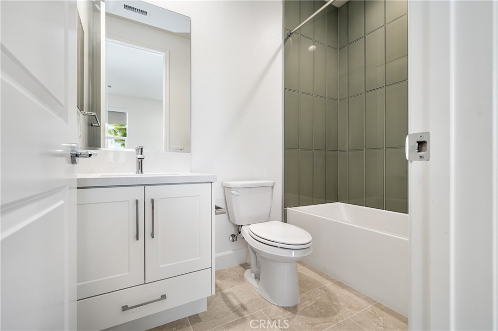 1229 E Providence Loop