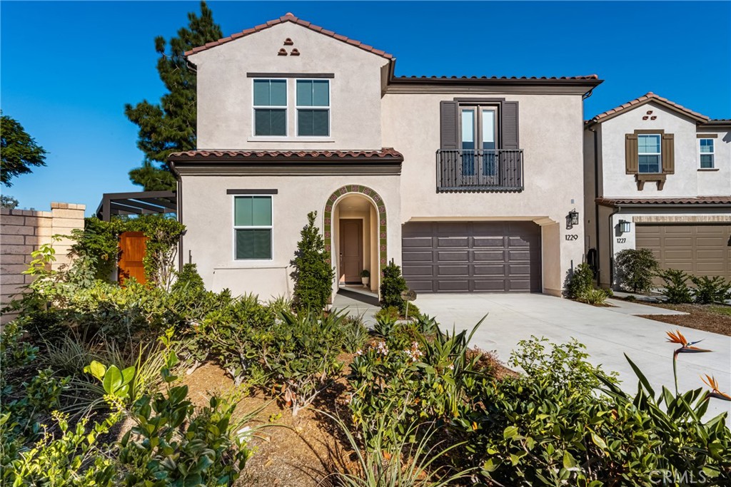 1229 E Providence Loop