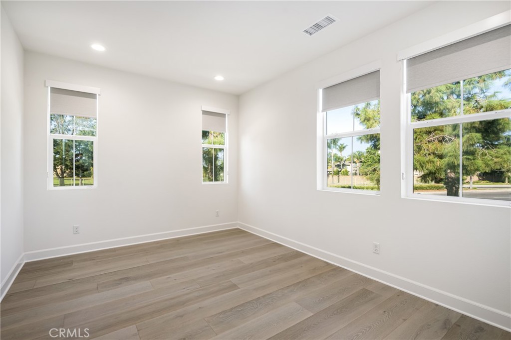 1229 E Providence Loop