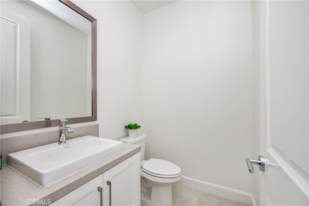 1229 E Providence Loop