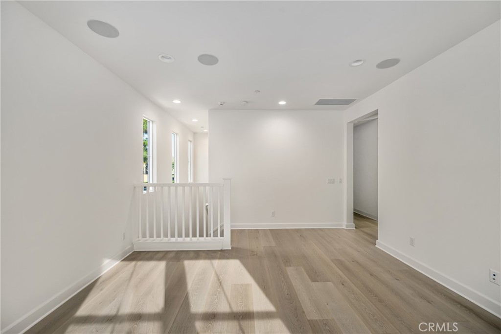 1229 E Providence Loop