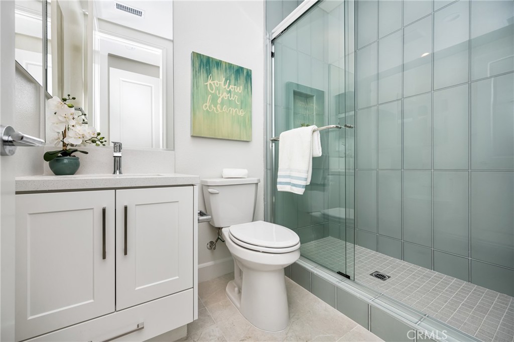 1229 E Providence Loop