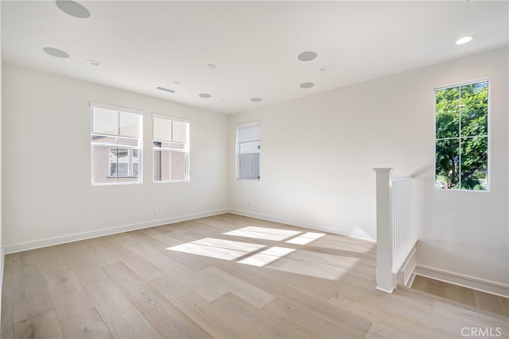 1229 E Providence Loop