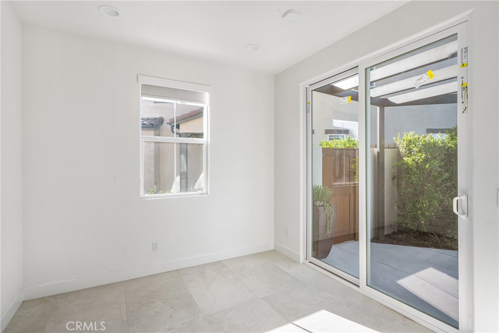 1229 E Providence Loop