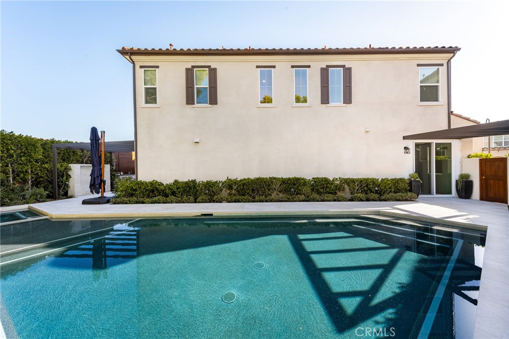 1229 E Providence Loop