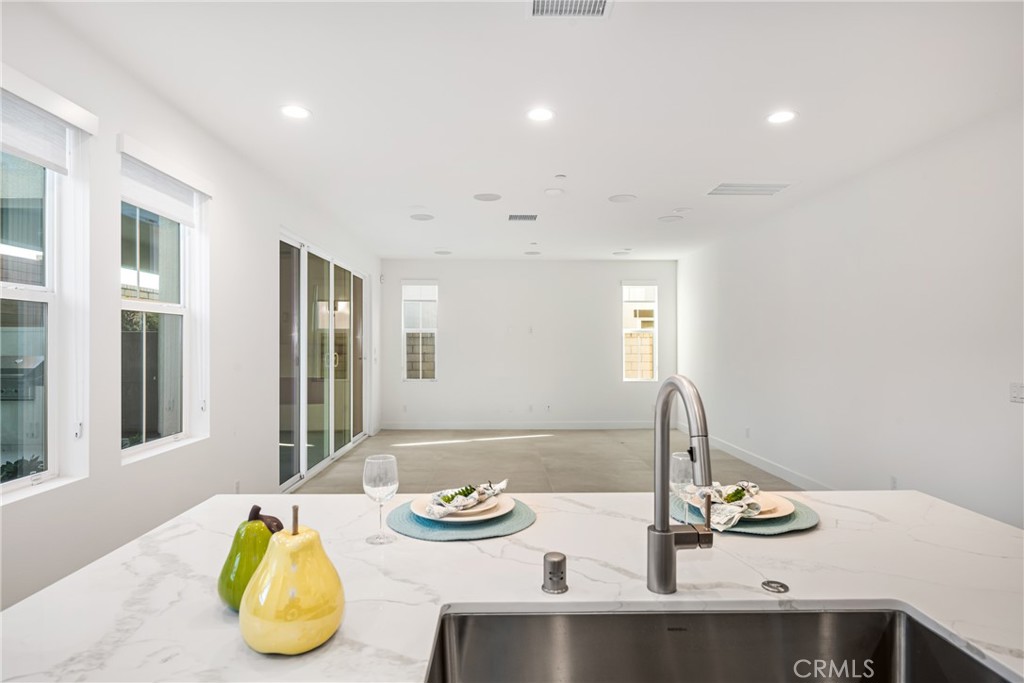 1229 E Providence Loop